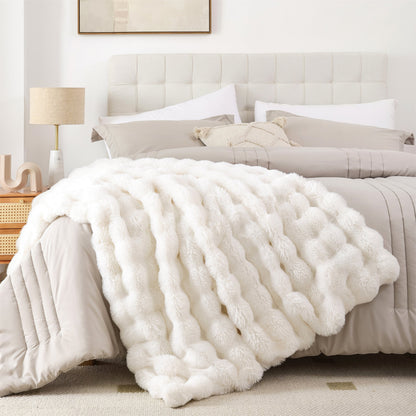 CloudLuxe™ - Plush Throw Blanket
